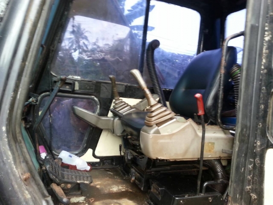 ็HITACHI EX200-2 รถสวย พร้อมใช้งาน เครื่องดี ปั๊มดี 087-2976734 095-0403929