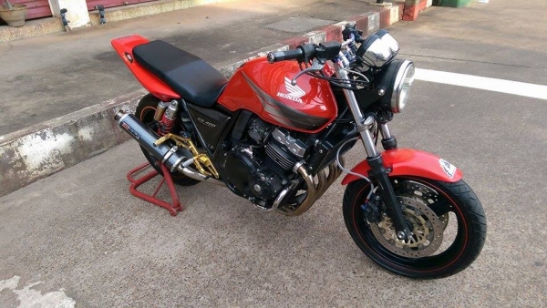 ขายคับ HONDA CB400 ปี95 เวอร์ชั่นR ของแต่งล้น ท่อแต่ง เกียร์โยง ท้ายแต่งเทค3 ยางหน้าหลังเต็ม แฮนด์บาร์ กันล้ม จานหลังแต่ง โคมตาเพชร ไฟเลี้ยวLED อินวอยส์ สรรพสามิตร สวยๆ คับ ราคา 59500 บาท ส่งได้ทั่วไทยคับ สนใจติดต่อ 081-0578282 FACEBOOK POP BIGBIKE SAKONN