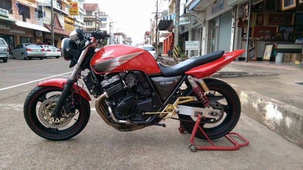 ขายคับ HONDA CB400 ปี95 เวอร์ชั่นR ของแต่งล้น ท่อแต่ง เกียร์โยง ท้ายแต่งเทค3 ยางหน้าหลังเต็ม แฮนด์บาร์ กันล้ม จานหลังแต่ง โคมตาเพชร ไฟเลี้ยวLED อินวอยส์ สรรพสามิตร สวยๆ คับ ราคา 59500 บาท ส่งได้ทั่วไทยคับ สนใจติดต่อ 081-0578282 FACEBOOK POP BIGBIKE SAKONN