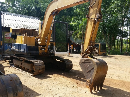 komatsu pc60-5 สวยๆ พร้อมใช้งาน ขายพร้อมหัวคีบไม้ เครื่องดี ปั๊มแรง 087-2976734 095-0403929