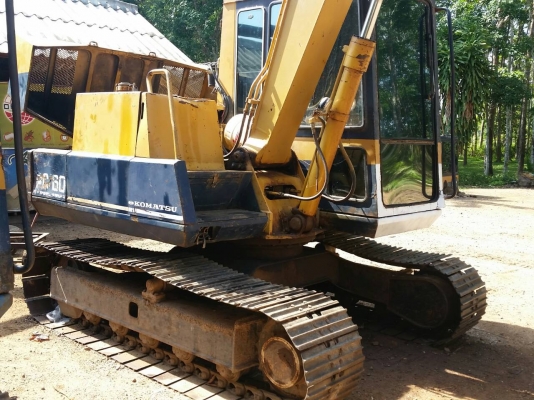 komatsu pc60-5 สวยๆ พร้อมใช้งาน ขายพร้อมหัวคีบไม้ เครื่องดี ปั๊มแรง 087-2976734 095-0403929