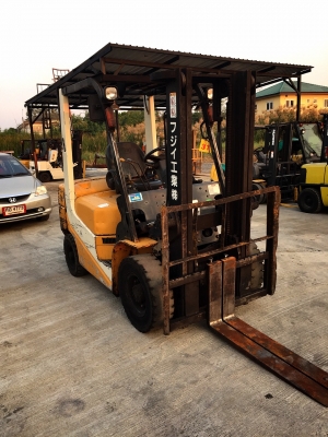 ขายถูก รถโฟล์คลิฟท์ TCM ขนาด2.5ตัน เครื่องยนต์ดีเซล เกียร์ธรรมดา ยกได้สูงสุด3เมตร