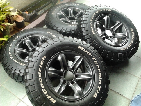 เล็บเหยี่ยว อีซูสุแท้ + BF MT 245/75/16 ปี09 สวยๆ 1ชุด