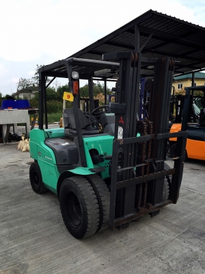 ขายถูก รถโฟล์คลิฟท์ MITSUBISHI ขนาด2.8ตัน เครื่องยนต์ดีเซล เกียร์ออร์โต้ ยกได้สูงสุด4.3เมตร เสา3ท่อนเข้าตู้