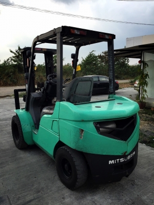 ขายถูก รถโฟล์คลิฟท์ MITSUBISHI ขนาด2.8ตัน เครื่องยนต์ดีเซล เกียร์ออร์โต้ ยกได้สูงสุด4.3เมตร เสา3ท่อนเข้าตู้