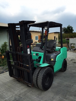 ขายถูก รถโฟล์คลิฟท์ MITSUBISHI ขนาด2.8ตัน เครื่องยนต์ดีเซล เกียร์ออร์โต้ ยกได้สูงสุด4.3เมตร เสา3ท่อนเข้าตู้