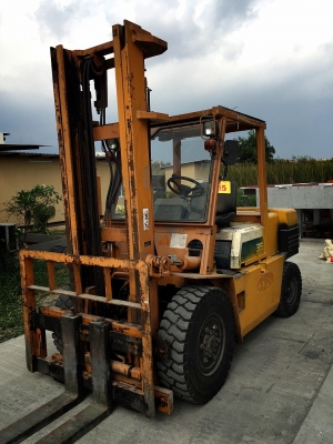 ขายถูก รถโฟล์คลิฟท์ KOMATSU ขนาด3.5ตัน เครื่องยนต์ดีเซล เกียร์ออร์โต้ ยกได้สูงสุด4เมตร พร้อมเเผงงาสไลด์