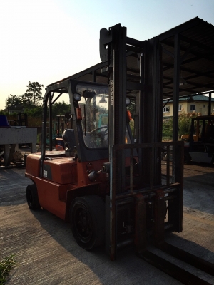 ขายถูก รถโฟล์คลิฟท์ NISSAN ขนาด3ตัน เครื่องยนต์ดีเซล เกียร์ธรรมดา ยกได้สูงสุด4เมตร