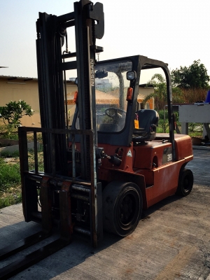 ขายถูก รถโฟล์คลิฟท์ NISSAN ขนาด3ตัน เครื่องยนต์ดีเซล เกียร์ธรรมดา ยกได้สูงสุด4เมตร