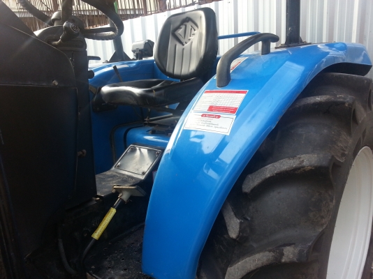 แทรกเตอร์แชมป์ MX 6255 4 WD 2 เพลาพร้อมใบมีดดันหน้า ทำงาน 362 ชั่วโมง