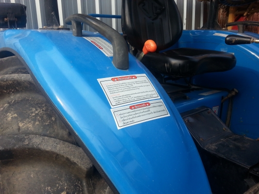 แทรกเตอร์แชมป์ MX 6255 4 WD 2 เพลาพร้อมใบมีดดันหน้า ทำงาน 362 ชั่วโมง