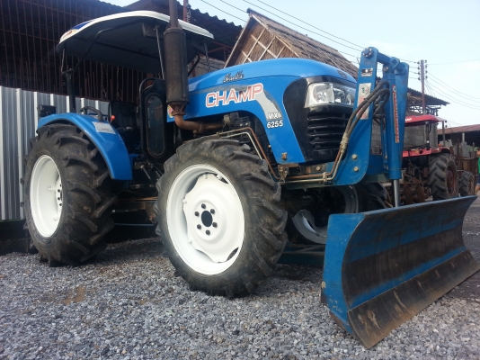 แทรกเตอร์แชมป์ MX 6255 4 WD 2 เพลาพร้อมใบมีดดันหน้า ทำงาน 362 ชั่วโมง