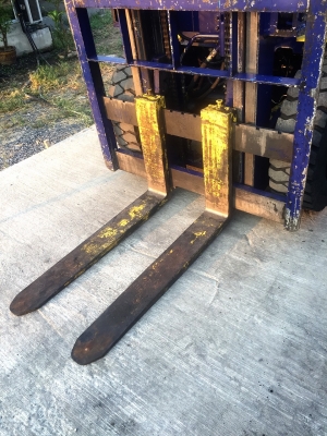 ขายถูก รถโฟล์คลิฟท์ KOMATSU ขนาด3.5ตัน เครื่องยนต์ดีเซล เกียร์ธรรมดา ยกได้สูงสุด4เมตร