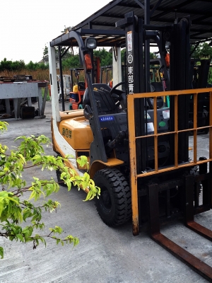 ขายถูก รถโฟล์คลิฟท์ TCM ขนาด1.5ตัน เครื่องยนต์เบนซิล เกียร์ธรรมดา ยกได้สูงสุด3เมตร