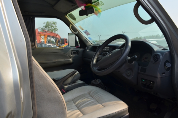 NISSAN URVAN 3.0 SLX
