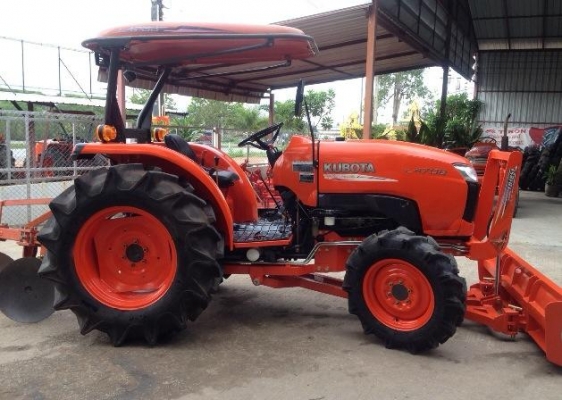 ขายรถไถ Kubota L4708(4WD) พร้อมใบมีดและผานบุกเบิกช้าง พร้อมใช้งาน