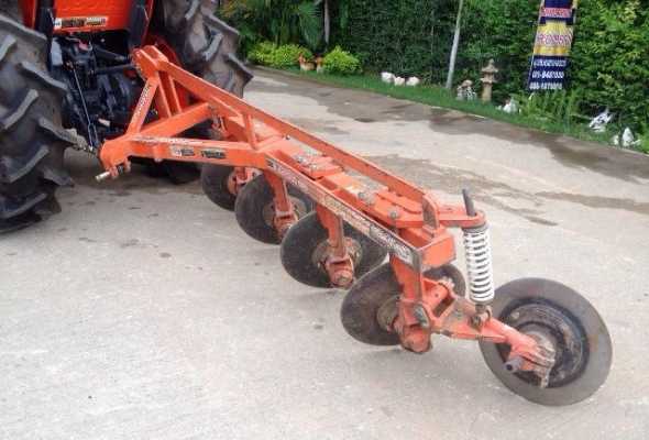 ขายรถไถ Kubota L4708(4WD) พร้อมใบมีดและผานบุกเบิกช้าง พร้อมใช้งาน
