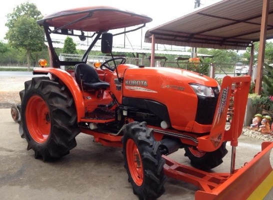 ขายรถไถ Kubota L4708(4WD) พร้อมใบมีดและผานบุกเบิกช้าง พร้อมใช้งาน