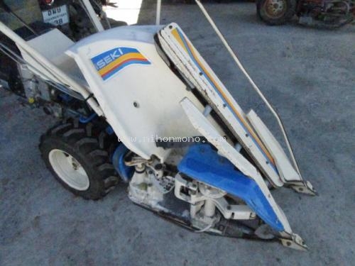 รถเกี่ยวข้าวเดินตาม   ISEKI    RL30  รหัสสินค้า : 14001769 หรือเพิ่มเติมไดที่ www.nihonmono.com