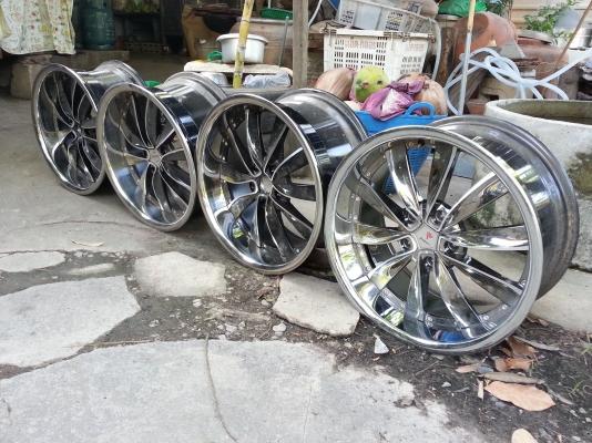 ขอบ18 กว้าง9  สวยๆขอบเลส