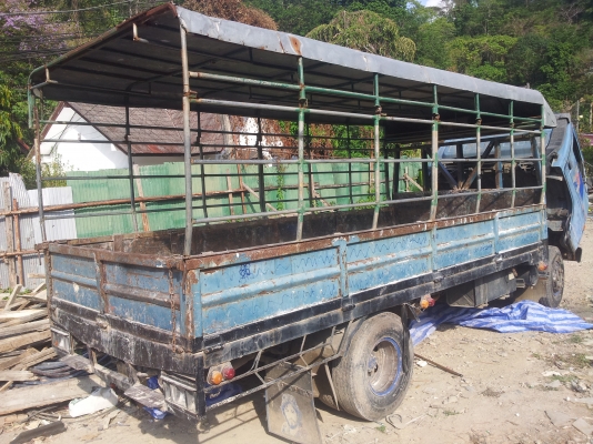 ISUZU NPR 115 กระบะบรรทุกพร้อมใช้เอกสารพร้อมโอนขายราคาถูกๆครับ