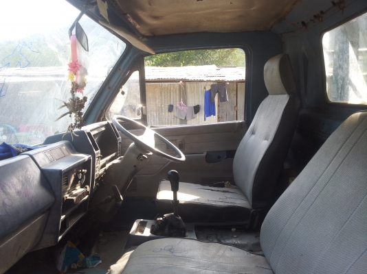 ISUZU NPR 115 กระบะบรรทุกพร้อมใช้เอกสารพร้อมโอนขายราคาถูกๆครับ