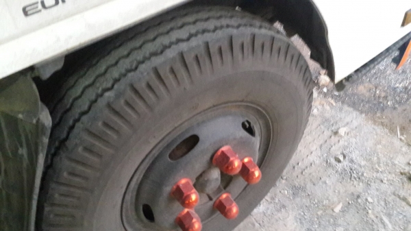 **558,000 บ.ต่อรอง/// 6ล้อตู้แห้ง3บานISUZU NKR130 เทอโบ ** ขาย ISUZU NKR-130 เทอโบ 6ล้อตู้งแห้ง3บาน NKR71LY52E5 4HG1-130Turbo Euro-2 ปี51 เครื่องเดิม เกียร์เดิม เครื่องดี แน่นๆ ครับ แห้งดีไม่เยิ้ม เกียร์สั้น เข้าง่ายไม่มีหลุด ช่วงล่างเดิมๆ คัสซีสวยเดิมๆ ไ