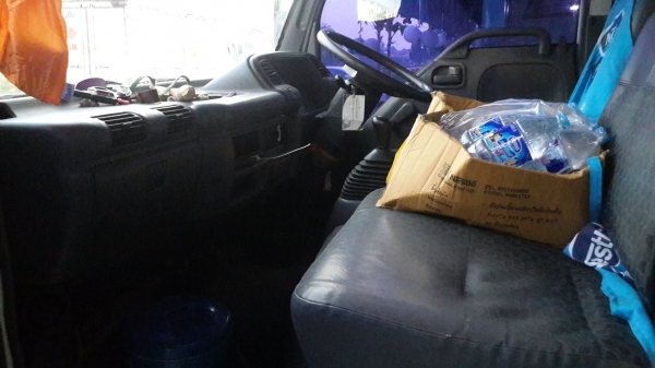 **558,000 บ.ต่อรอง/// 6ล้อตู้แห้ง3บานISUZU NKR130 เทอโบ ** ขาย ISUZU NKR-130 เทอโบ 6ล้อตู้งแห้ง3บาน NKR71LY52E5 4HG1-130Turbo Euro-2 ปี51 เครื่องเดิม เกียร์เดิม เครื่องดี แน่นๆ ครับ แห้งดีไม่เยิ้ม เกียร์สั้น เข้าง่ายไม่มีหลุด ช่วงล่างเดิมๆ คัสซีสวยเดิมๆ ไ