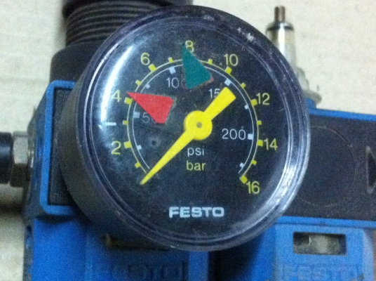 ชุดจ่ายฝอยน้ำมันและดักน้ำดักฝุนพร้อมปรับตั้งแรงดันลม FESTO (เยรมัน)