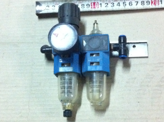 ชุดจ่ายฝอยน้ำมันและดักน้ำดักฝุนพร้อมปรับตั้งแรงดันลม FESTO (เยรมัน)