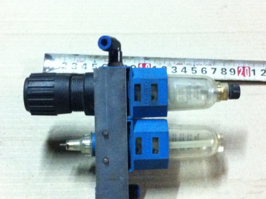 ชุดจ่ายฝอยน้ำมันและดักน้ำดักฝุนพร้อมปรับตั้งแรงดันลม FESTO (เยรมัน)