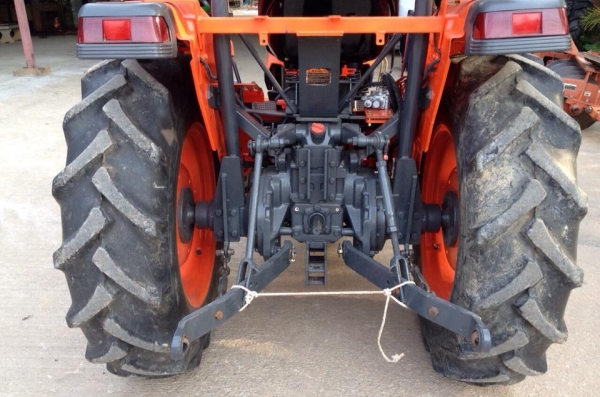ขายรถไถ Kubota L 3408 (4WD) พร้อมมีดดันหน้าใหม่ และผานพรวน รถพร้อมใช้งานครับ