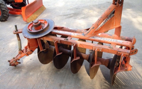ขายรถไถ Kubota L 3408 (4WD) พร้อมมีดดันหน้าใหม่ และผานพรวน รถพร้อมใช้งานครับ