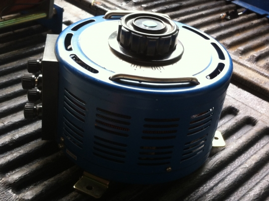 หม้อแปลงไฟปรับค่าได้ MATSUNAGA จากญี่ปุ่น INPUT 100 V. OUTPUT 0-130 V. ขนาด 2 KVA. 20 A.