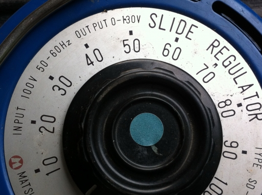 หม้อแปลงไฟปรับค่าได้ MATSUNAGA จากญี่ปุ่น INPUT 100 V. OUTPUT 0-130 V. ขนาด 2 KVA. 20 A.