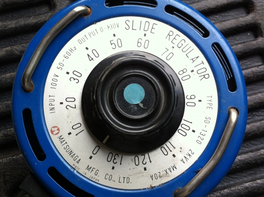 หม้อแปลงไฟปรับค่าได้ MATSUNAGA จากญี่ปุ่น INPUT 100 V. OUTPUT 0-130 V. ขนาด 2 KVA. 20 A.