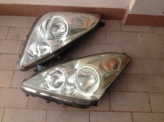 ไฟหน้าโตต้า WIHS ของเก่าญี่ปุ่นเเท้สภาพตามรูปครับ