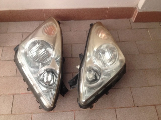 ไฟหน้าโตต้า WIHS ของเก่าญี่ปุ่นเเท้สภาพตามรูปครับ