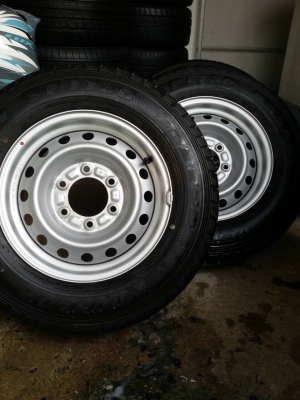 ขายล้อกะทะขอบ15 6รูพร้อมยางป้ายแดงชุดละ7800