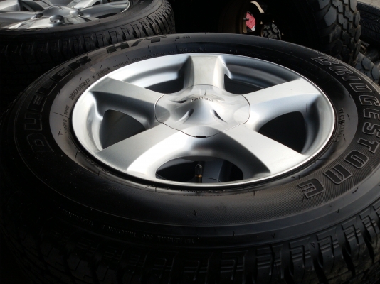 ขายล้อ isuzu ขอบ17พร้อมยางป้ายแดงชุดละ21500