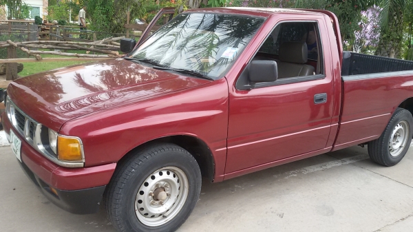 ISUZU SPARK EX 90HP 2500 มังกรทองยอดประหยัด  สวยเดิมน่าใช้ เครื่องแน่น เกียร์ดี แอร์เติมน้ำยาหนาว  สีสวยทั้งคัน รถพร้อมใช้