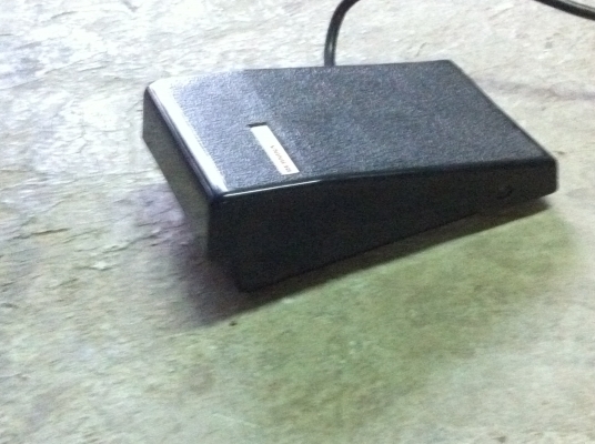 ฟุตสวิทช์( สวิทช์เท้าเหยียบ) มีเยอะของใหม่พร้อมใข้งาน สามารถใข้เป็นการเร่ง-ลดรอบของมอเตอร์ได้ด้วย