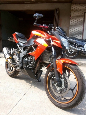 ขายคับ z250SL 2014 รถออกศูนย์เมื่อปลายปี  ใช้งานมาแค่ 1000กว่าโล  สภาพออกศูนย์คับ  ประกันหมด ปลายปีนี้  พร้อมของแต่งตามรูป   เปิดราคา 110000 คับ ต่อรองได้   รถอยู่ฉะเชิงเทราคับ สนใจโทร 090-3120561 Line: nooksh.