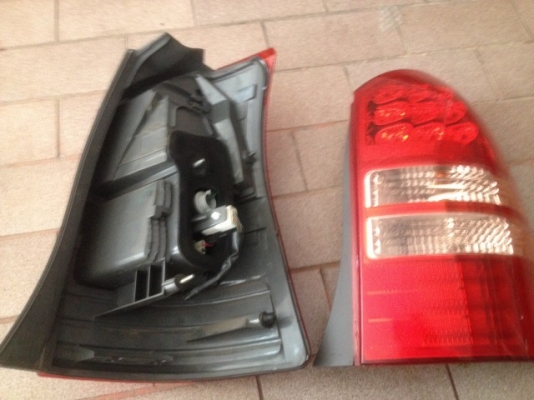 ไฟท้ายโตต้า WIHS ของเก่าญี่ปุ่นสภาพสวย