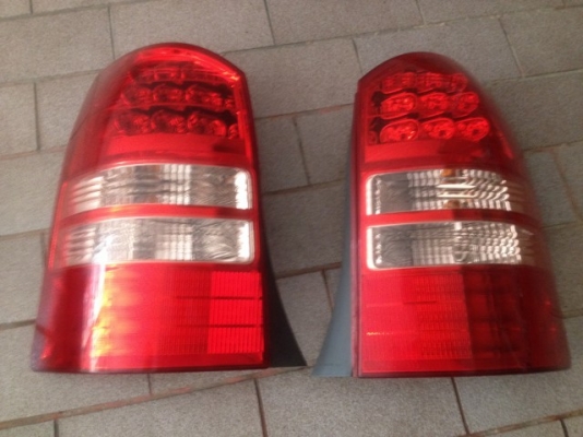 ไฟท้ายโตต้า WIHS ของเก่าญี่ปุ่นสภาพสวย