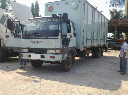 ขาย รถบรรทุก 6 ล้อ HINO 185 แรง ยาว 7.3 เมตร