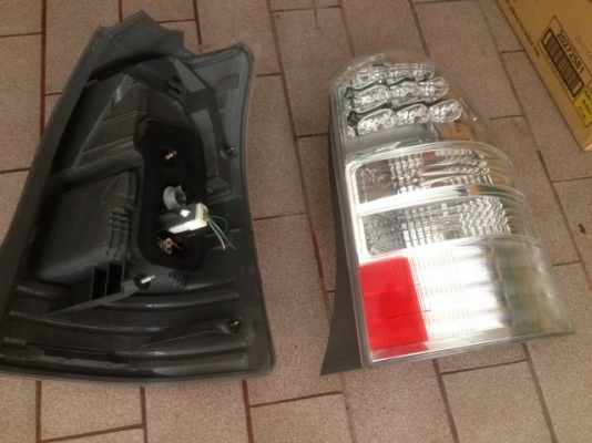 ไฟท้ายขาวโตต้า WIHS ของเก่าญี่ปุ่นเเท้สภาพสวย ไฟท้ายขาวโตต้า WIHS ของเก่าญี่ปุ่นเเท้สภาพสวย