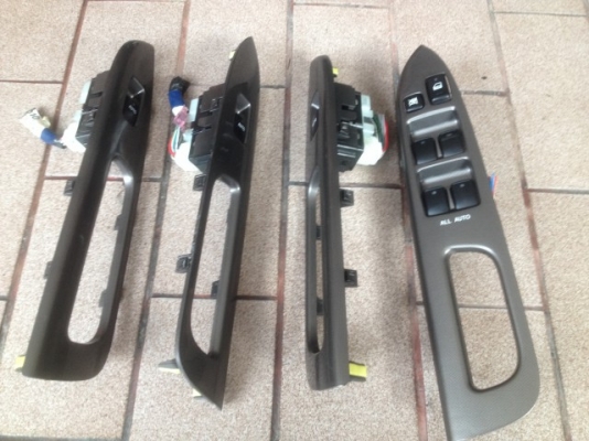 สวิตกระจกไฟฟ้าครบชุดพร้อมคิ้วฝาท้ายโตต้า WIHS ของเก่าญี่ปุ่นสภาพสวย