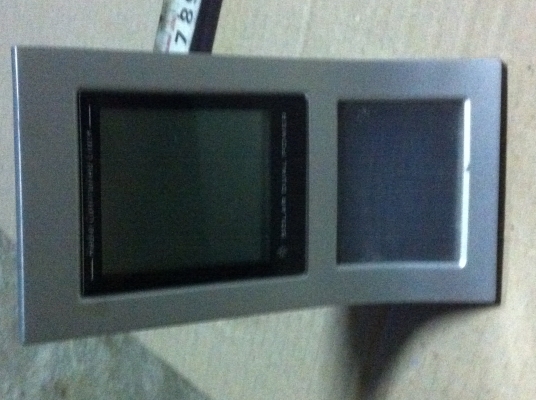 นาฬิกาปฏิทินและอุณหภูมิพลังงานร่วมแสงอาทิตย์แบบตั้งโต็ะสวยๆ