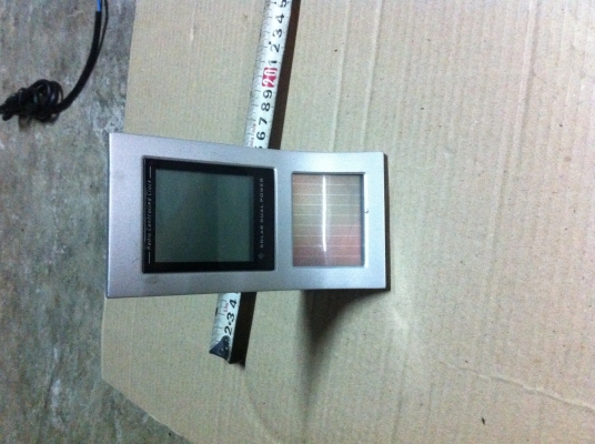 นาฬิกาปฏิทินและอุณหภูมิพลังงานร่วมแสงอาทิตย์แบบตั้งโต็ะสวยๆ